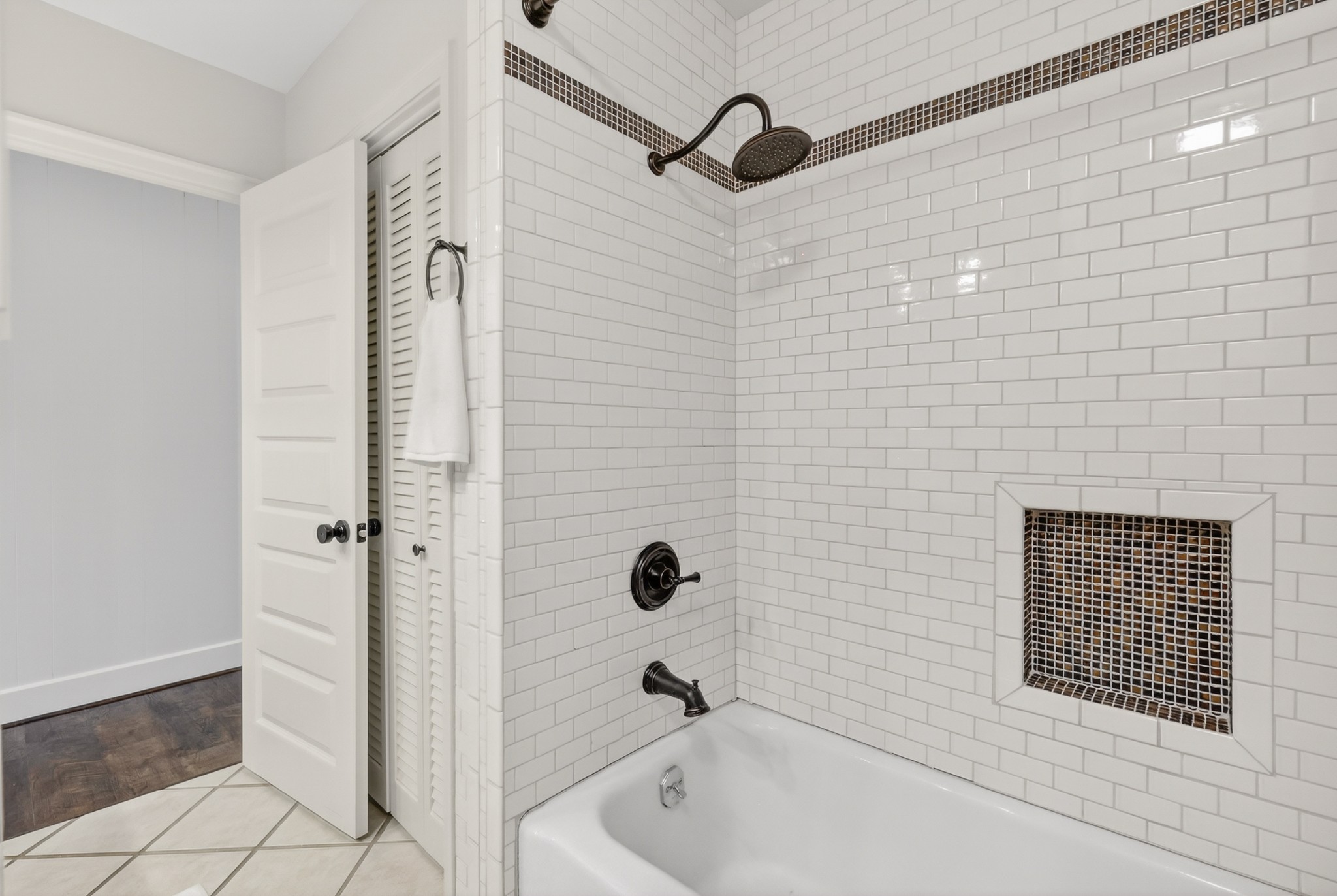 91 Country Club Terrace Winchester, TN 37398 - Photo 43 of 74 a bathroom with a tub and a shower