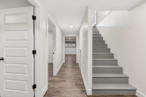 a picture of a brick building