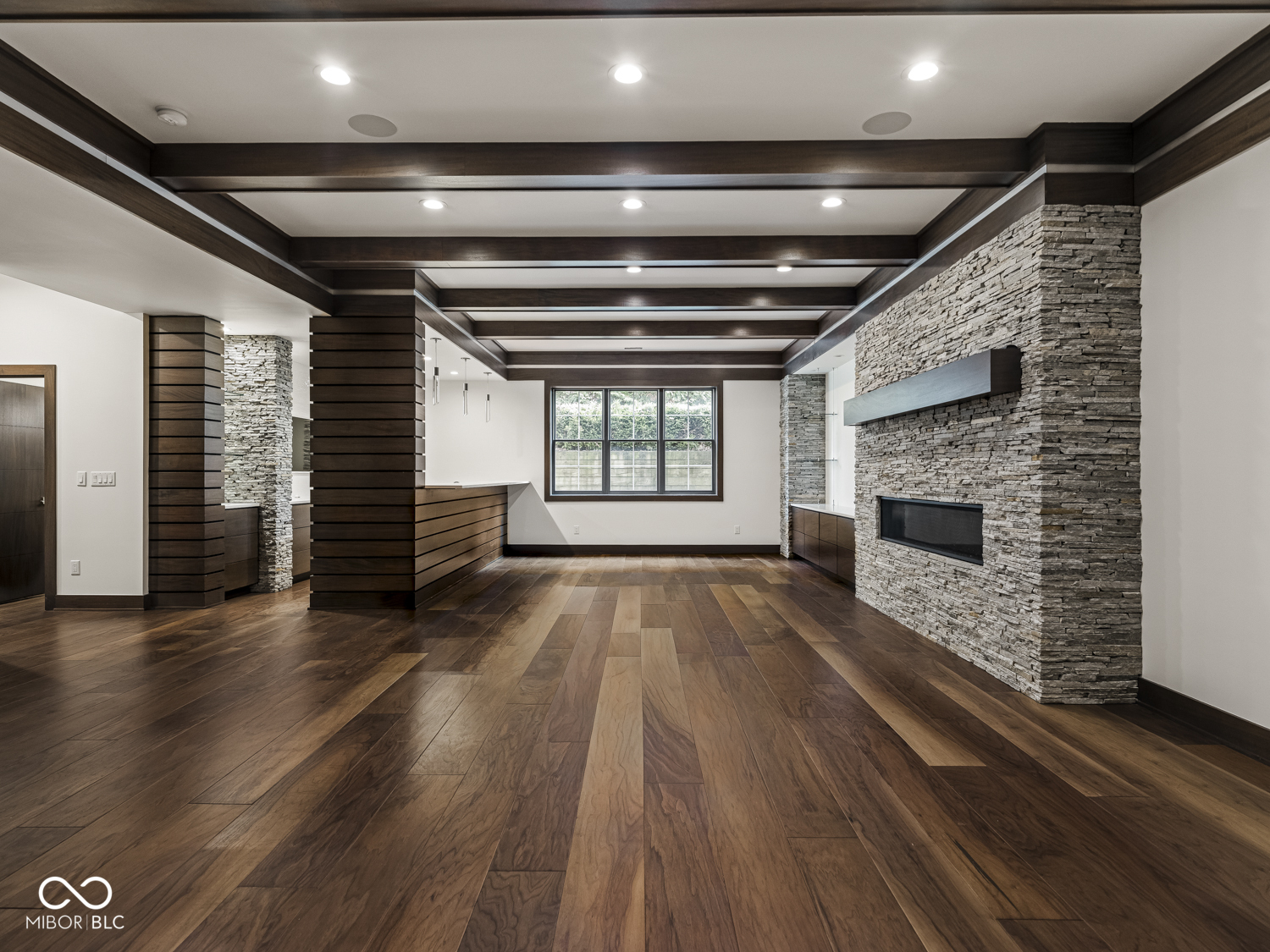 2361 Finchley Road Carmel, IN 46032 - Photo 8 of 86