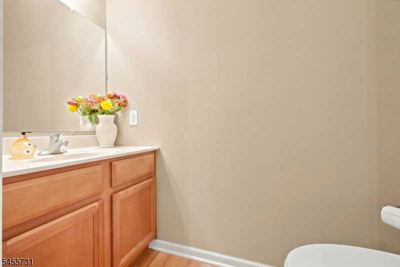29 Riga Court Scotch Plains, NJ 07076 - Photo 13 of 36 Gallery Image 13