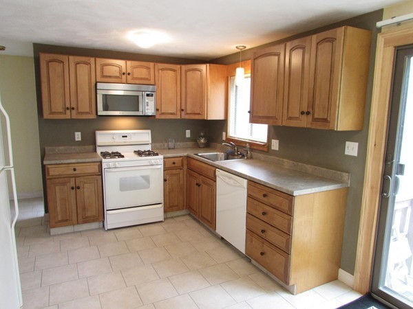 49 Lupine Road, Unit 4 Andover, MA 01810 - Photo 7 of 17 Gallery Image 7