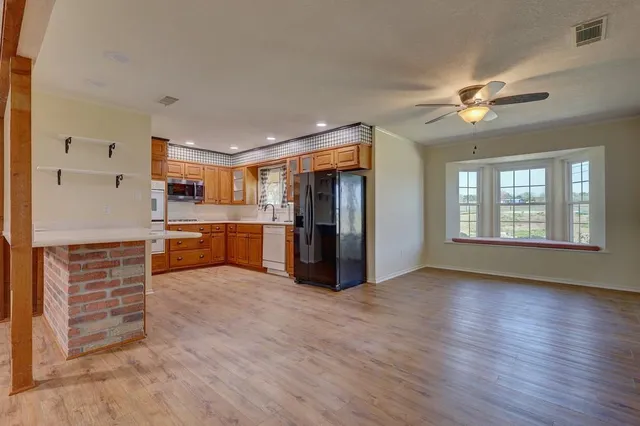 $649,900 | 190 County Road 3198, Valley Mills, TX 76689