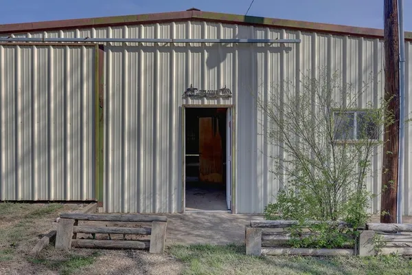 $599,000 | 190 County Road 3198, Valley Mills, TX 76689