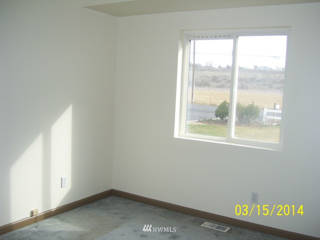 4580 McLaughlin Road Northeast Moses Lake, WA 98837 - Photo 6 of 13 Gallery Image 6