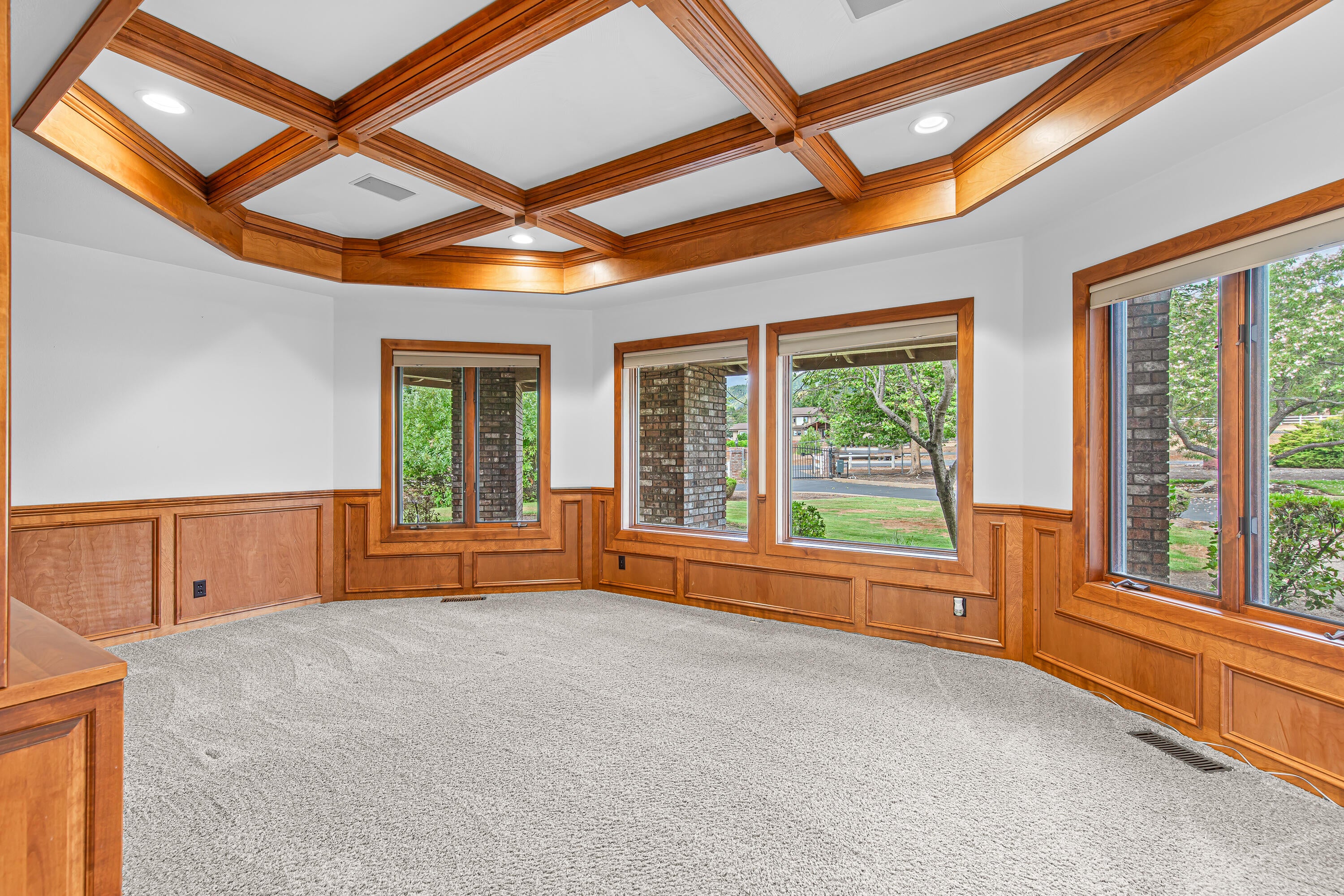 3711 Livingston Road Central Point, OR 97502 - Photo 10 of 58 10