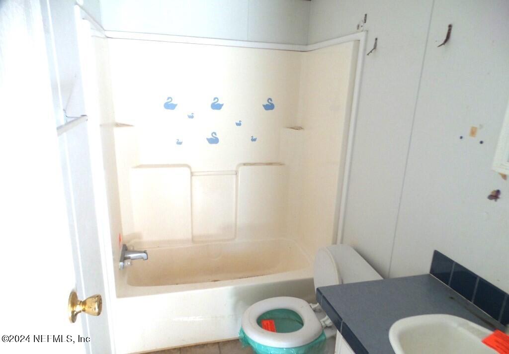 1831 Forbes Road, Unit 1 St. Augustine, FL 32092 - Photo 12 of 20 a bathroom with a sink and a bathtub