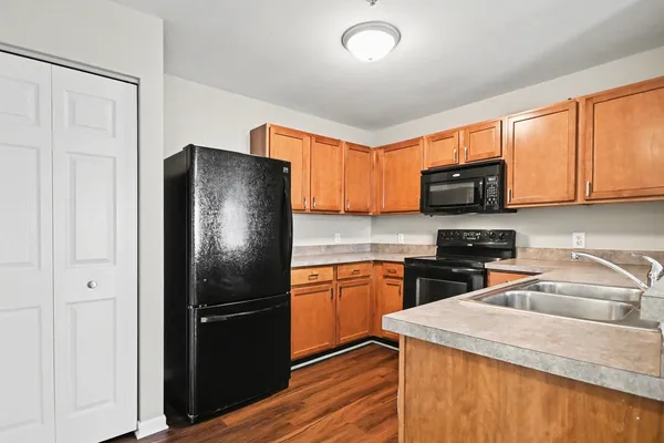 $199,900 | 144 Bertram Drive, Unit E, Yorkville, IL 60560