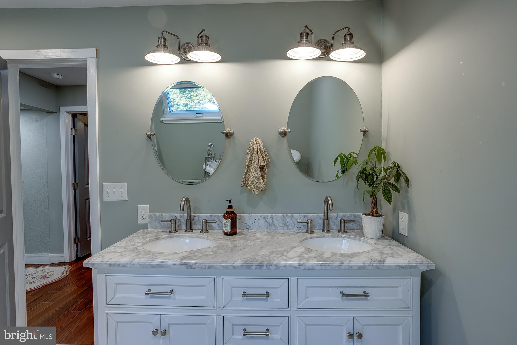 125 Union Mill Road Mount Laurel, NJ 08054 - Photo 35 of 45 Hallway Full Bathroom
