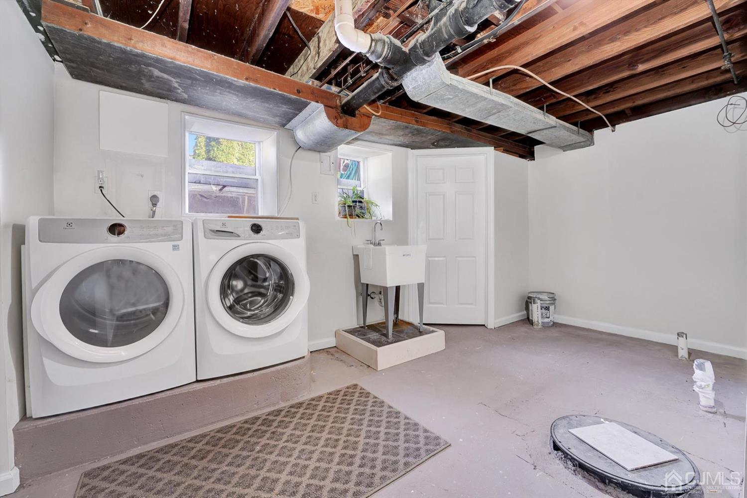 14 Middlesex Road Matawan, NJ 07747 - Photo 20 of 27 a utility room with dryer and washer