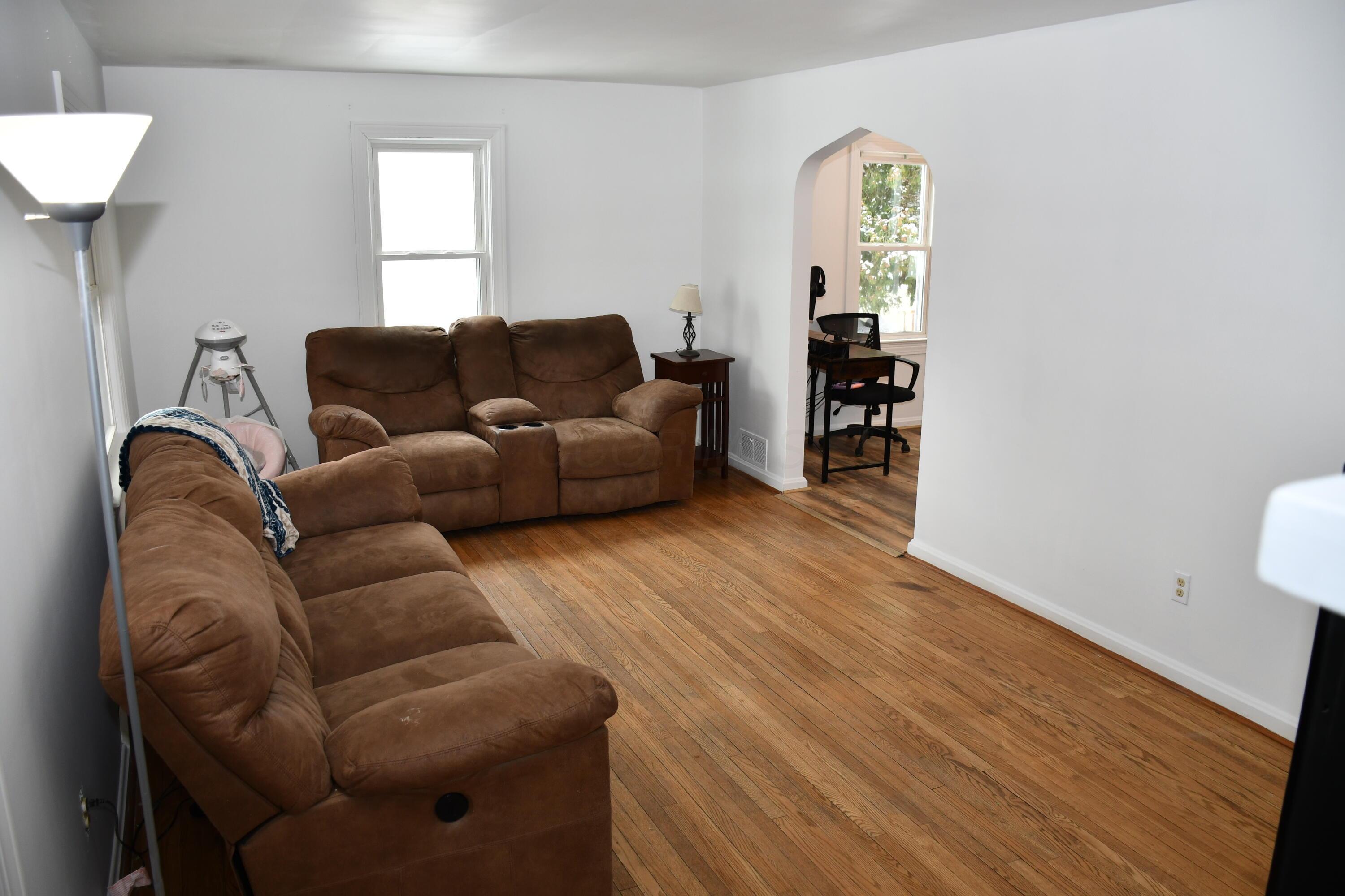 1883 Burbank Road Wooster, OH 44691 - Photo 13 of 39 Livingroom