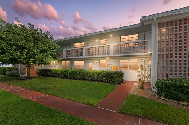 $225,000 | 40 Southeast 13th Street, Unit B1, Boca Raton, FL 33432
