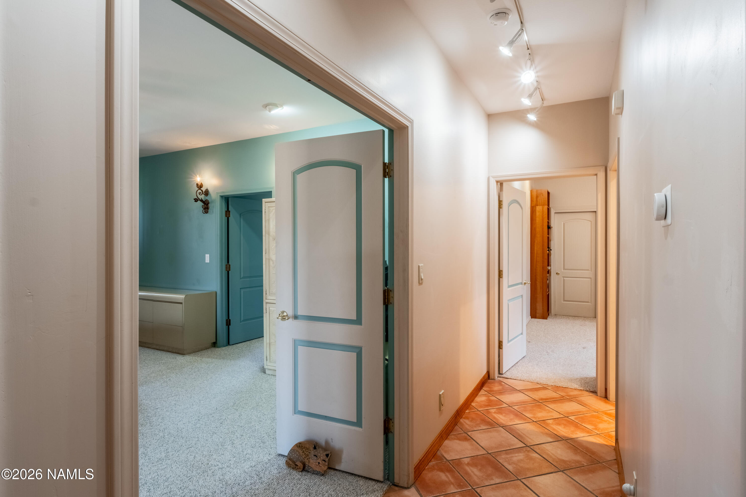 8950 Koch Field Road Flagstaff, AZ 86004 - Photo 19 of 55 Hall to Primary