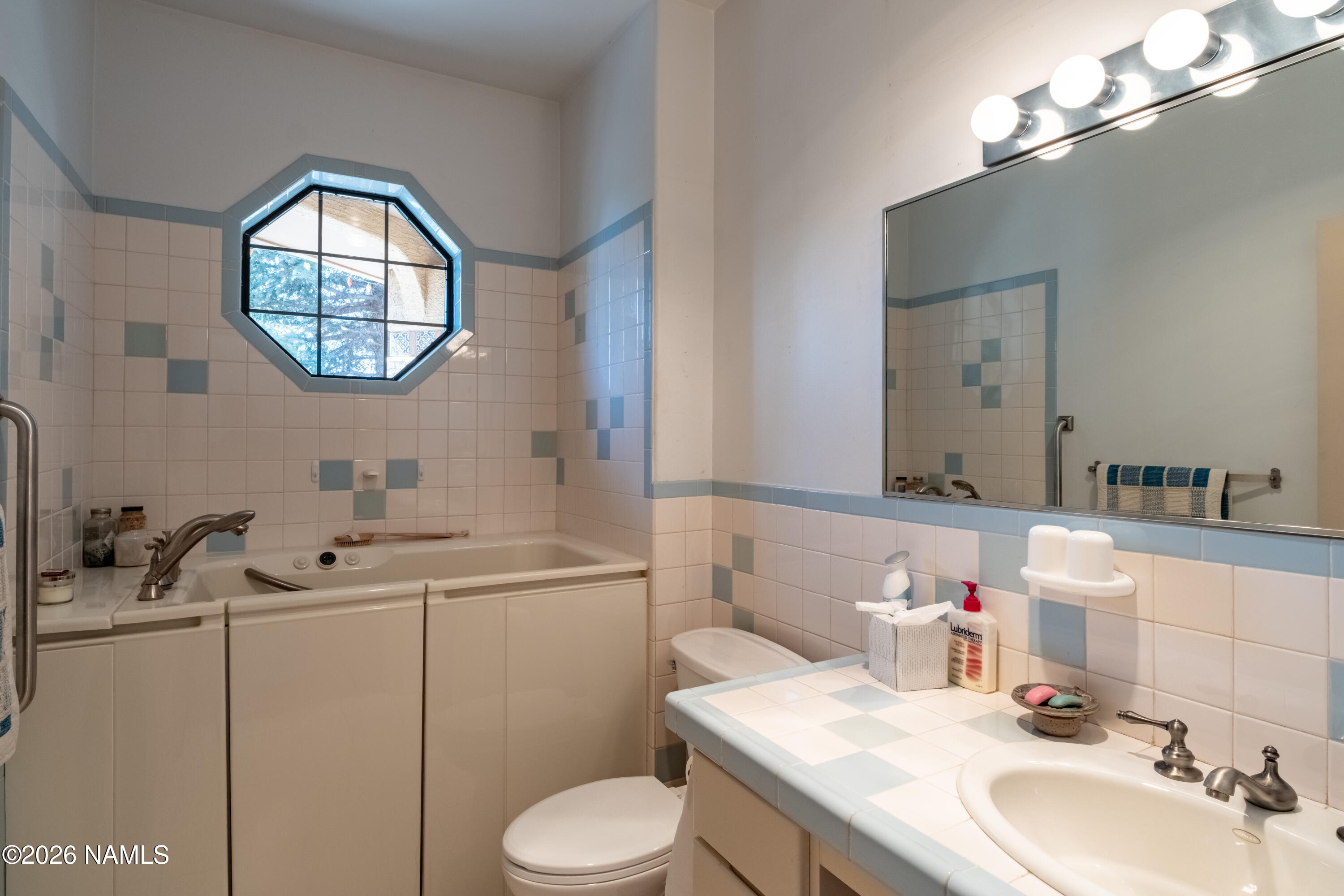 8950 Koch Field Road Flagstaff, AZ 86004 - Photo 36 of 55 Guest Bathroom 2