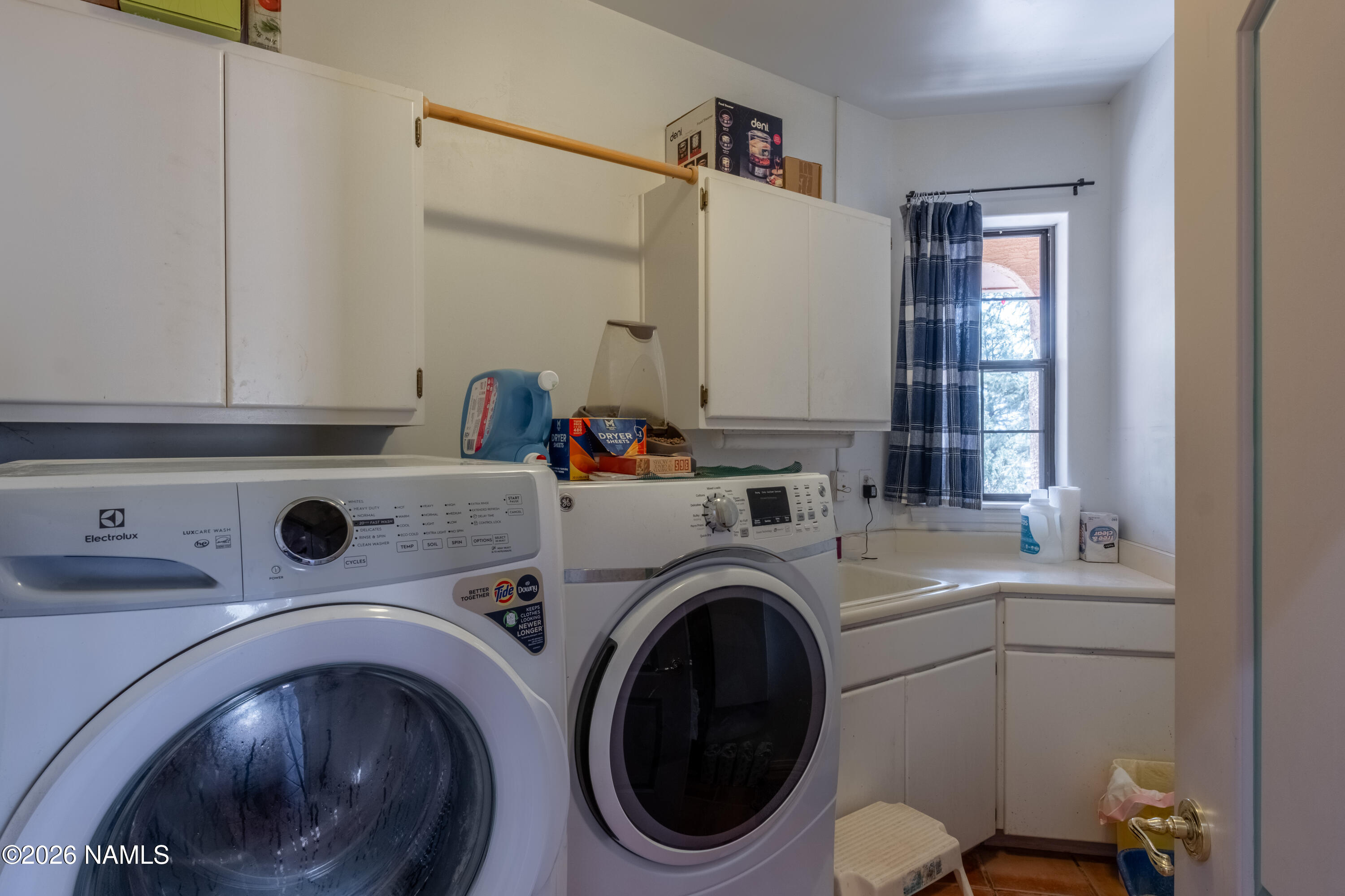 8950 Koch Field Road Flagstaff, AZ 86004 - Photo 37 of 55 Laundry Room