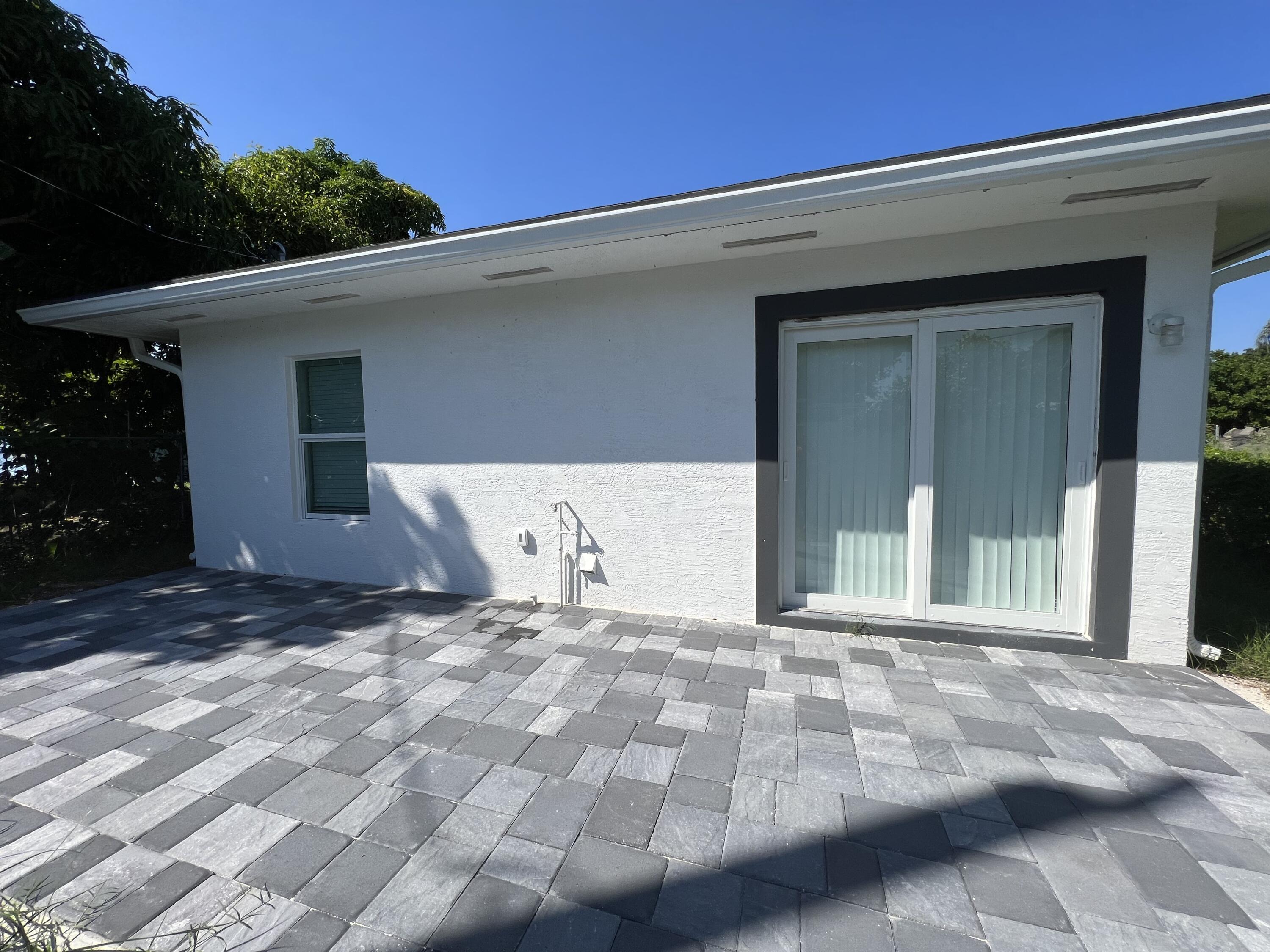 1090 Highland Road Lantana, FL 33462 - Photo 3 of 23 IMG_1523