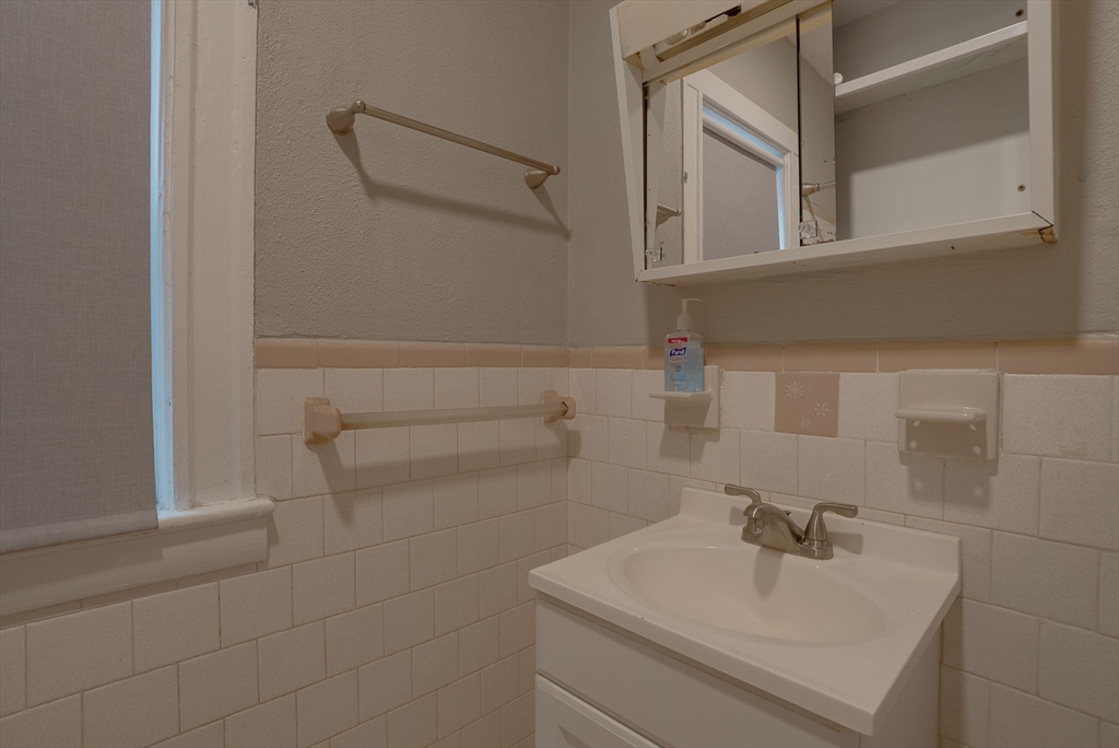 40 Simpson Avenue Somerville, MA 02144 - Photo 17 of 34