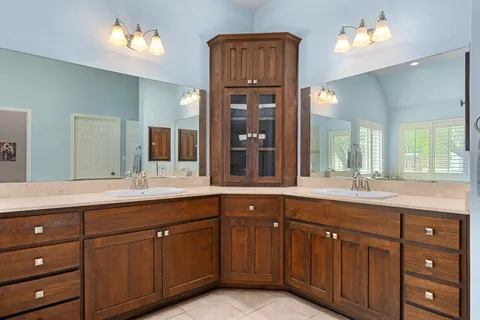 $685,000 | 301 Grafton Lane, Austin, TX 78737