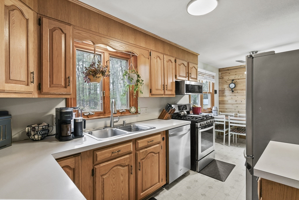 107 Tannery Road Westfield, MA 01085 - Photo 7 of 38 Gallery Image 7