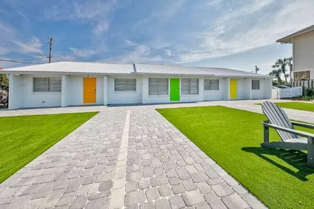 a view of a yard in front of house