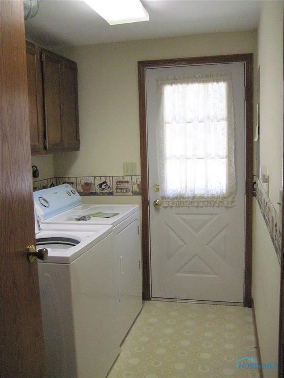 6062 Finzel Road Whitehouse, OH 43571 - Photo 21 of 27 Laundry area - washer & drier stay!