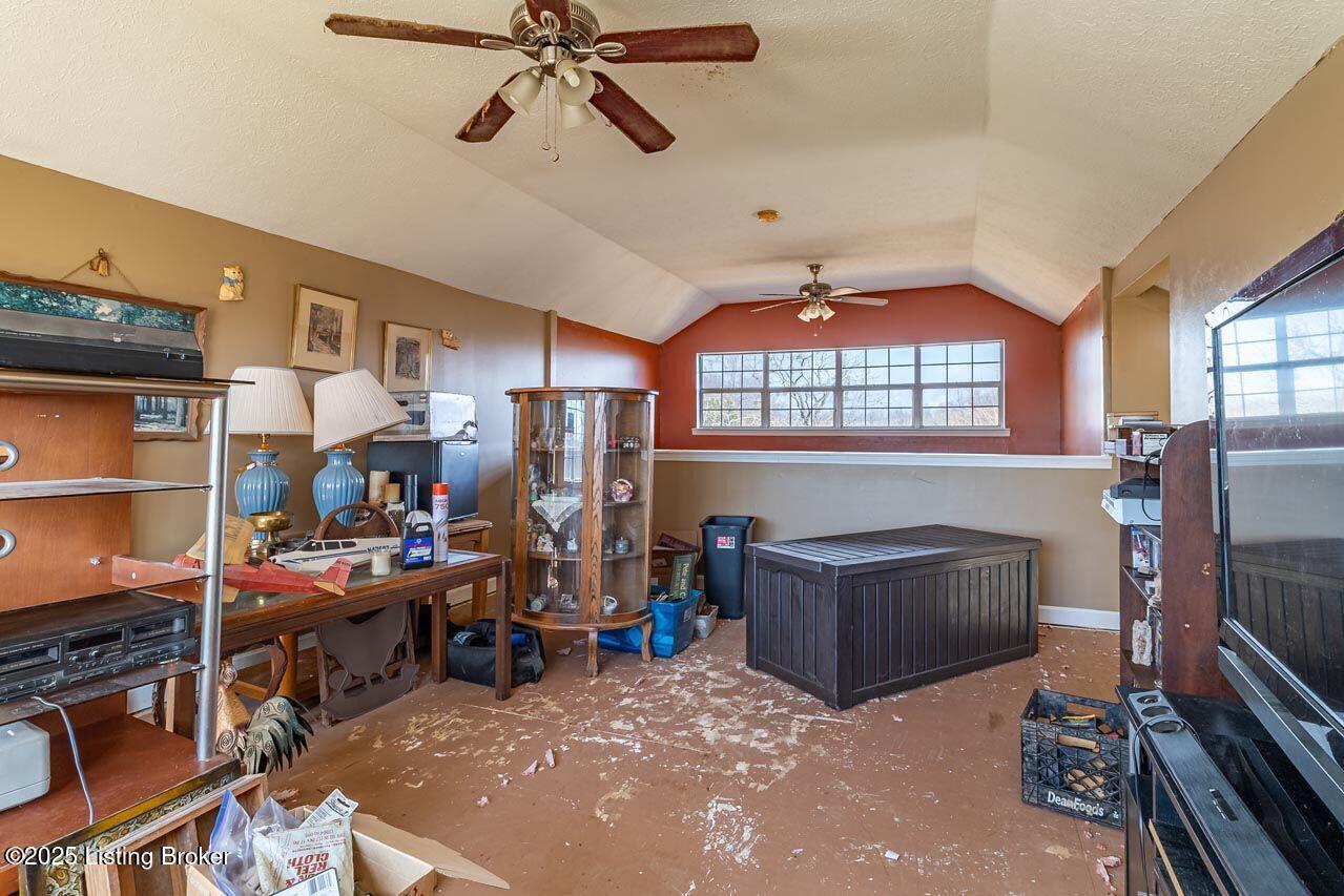 484 Lafollette Road New Haven, KY 40051 - Photo 8 of 19 484 Lafollette Rd - 12
