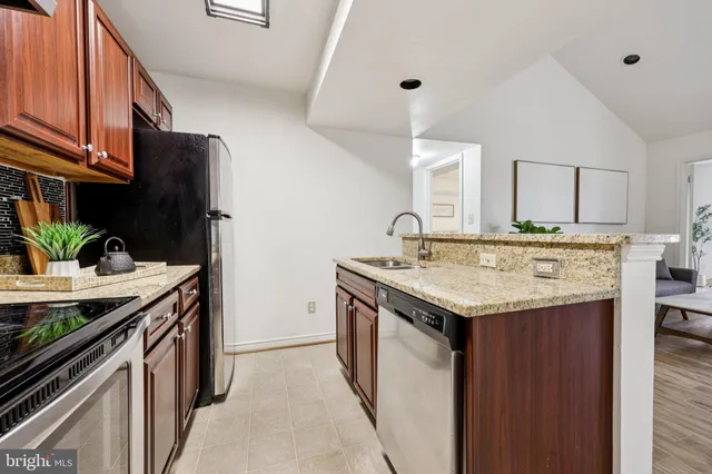 $350,000 | 12152 Penderview Terrace, Unit 1334, Fairfax, VA 22033