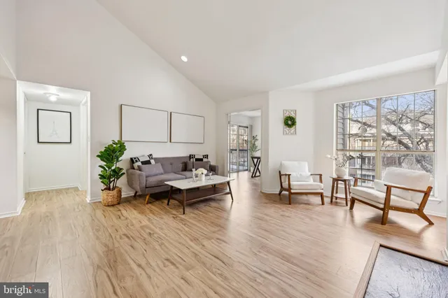 $350,000 | 12152 Penderview Terrace, Unit 1334, Fairfax, VA 22033