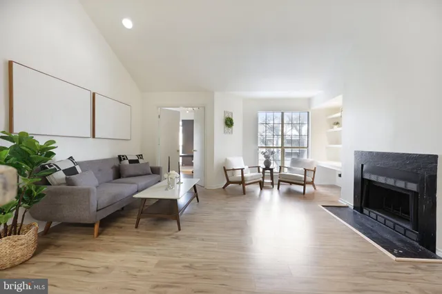 $350,000 | 12152 Penderview Terrace, Unit 1334, Fairfax, VA 22033