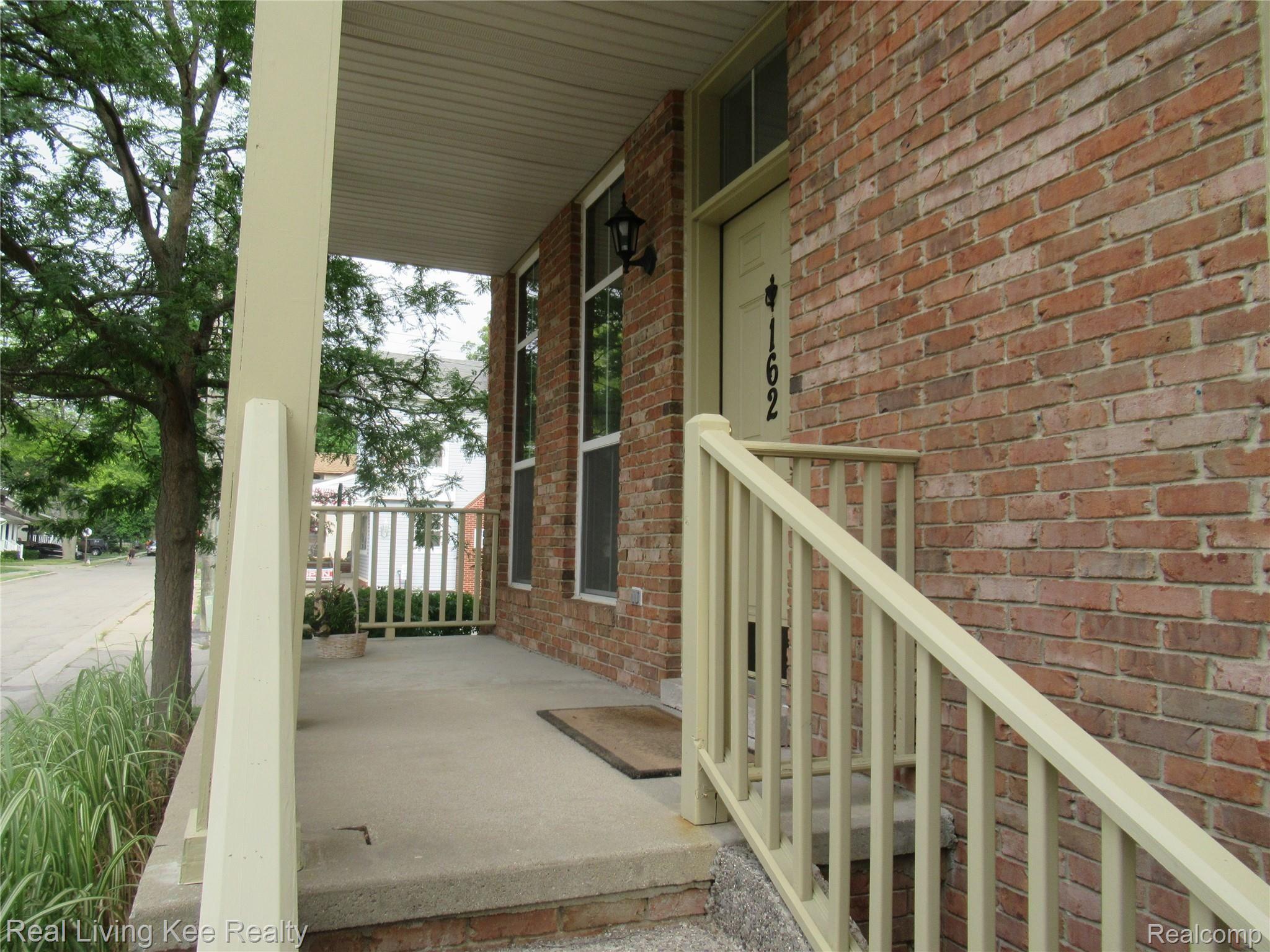 162 Paton Way Romeo, MI 48065 - Photo 3 of 22 Front porch