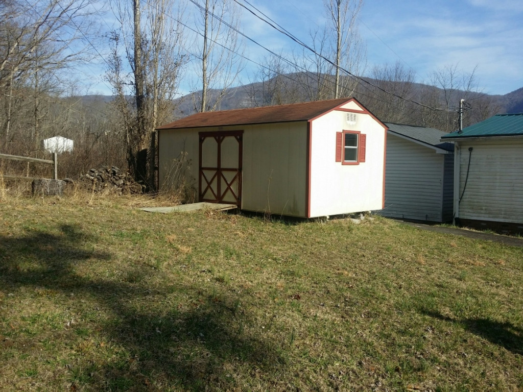 5415 Back Valley Road Big Stone Gap, VA 24219 - Photo 23 of 33 Storage