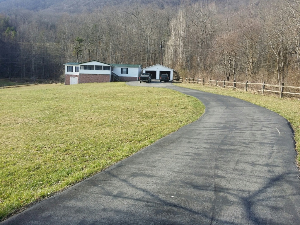 5415 Back Valley Road Big Stone Gap, VA 24219 - Photo 30 of 33 Large Yard