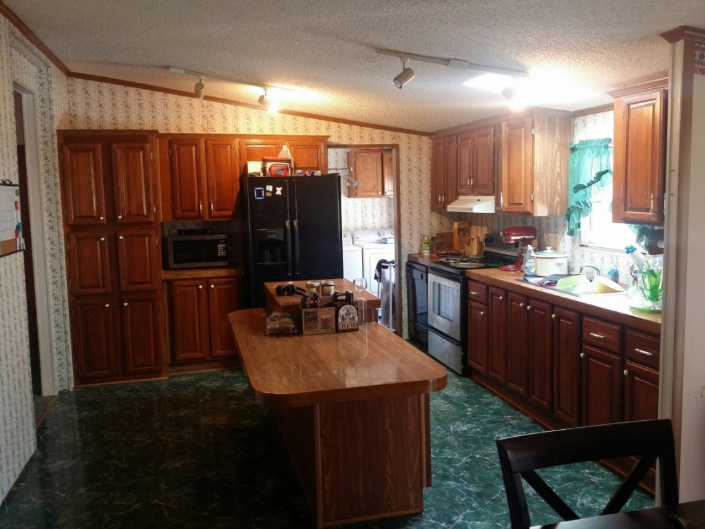5415 Back Valley Road Big Stone Gap, VA 24219 - Photo 10 of 33 Large Kitchen