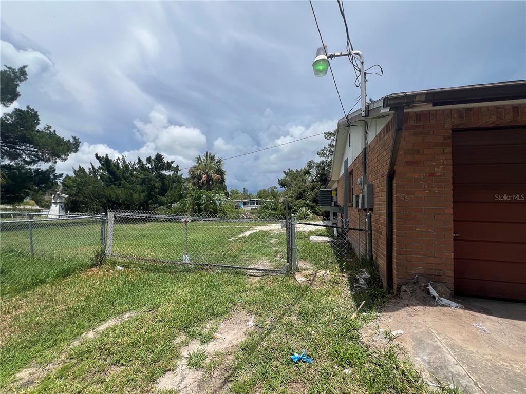 14830 Atlantic Avenue Hudson, FL 34667 - Photo 2 of 26 a backyard of a house with lots of green space