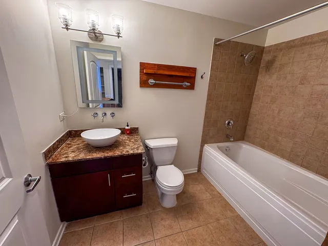 $3,200 | 1040 West Adams Street, Unit 263, Chicago, IL 60607