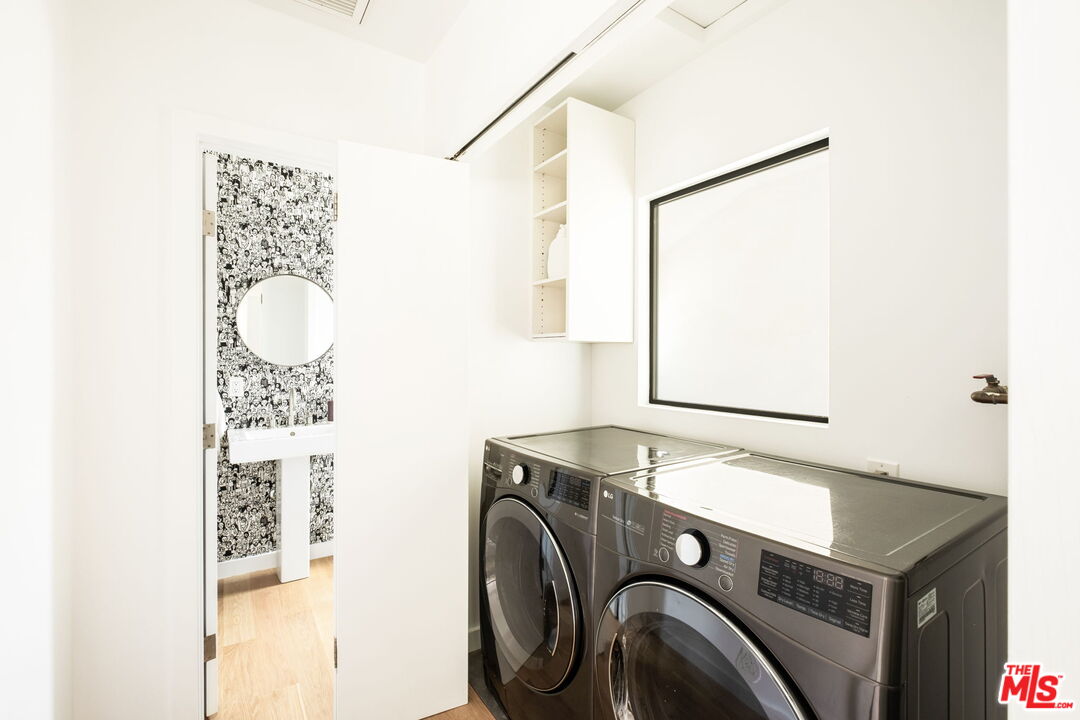 3414 Ferncroft Road Los Angeles, CA 90039 - Photo 20 of 47 a utility room with dryer and washer