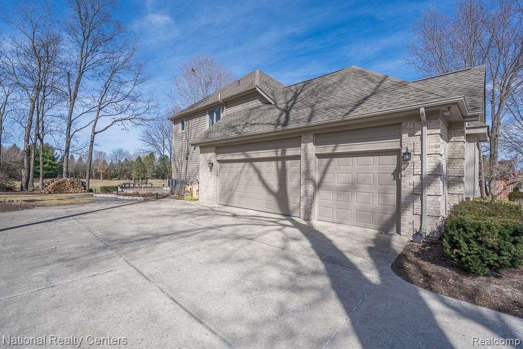 424 Inverness Highland, MI 48357 - Photo 35 of 45 DSC01406.jpg