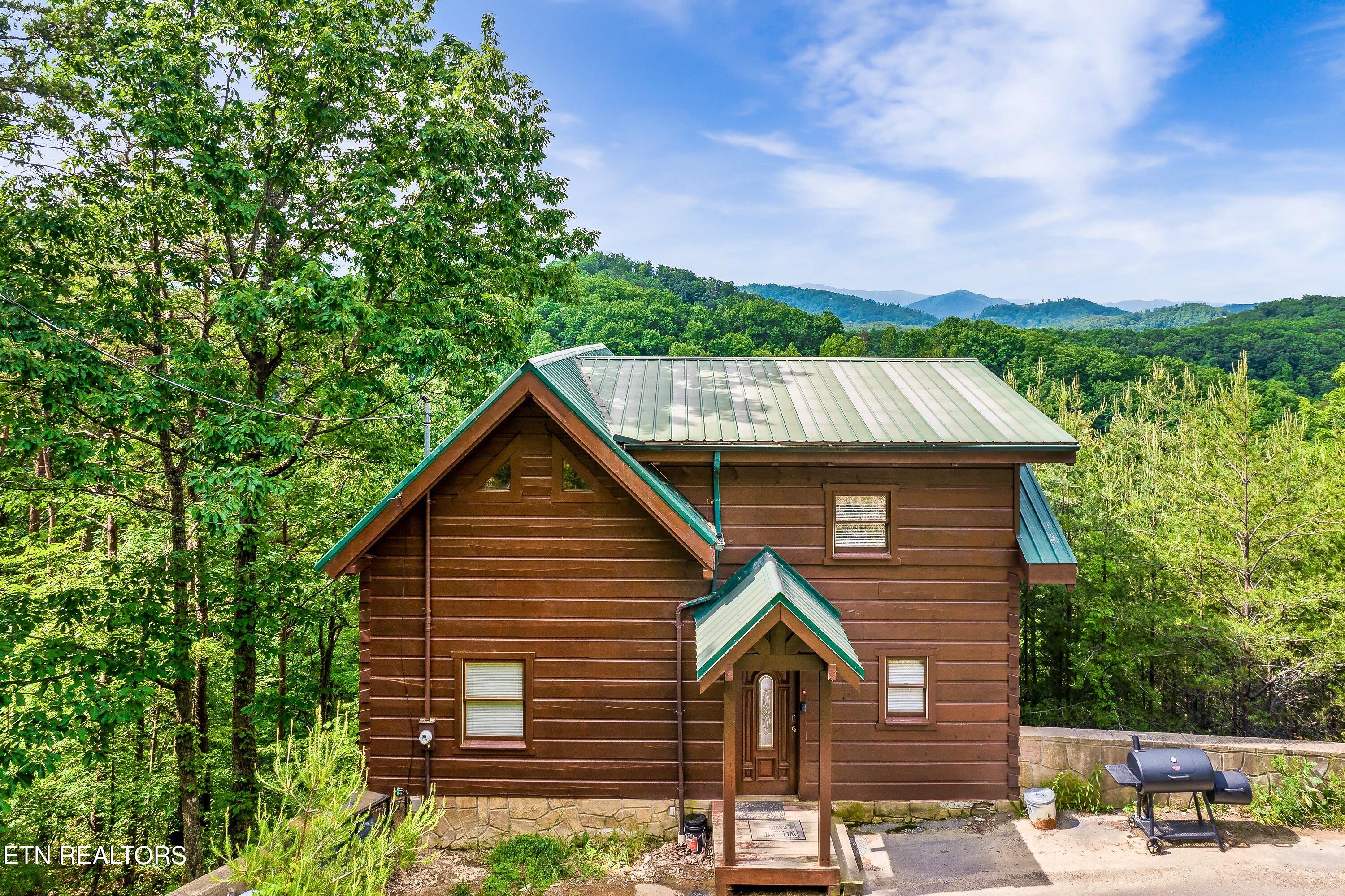 928 Falcon View Way Sevierville, TN 37862 - Photo 2 of 39 930F-3