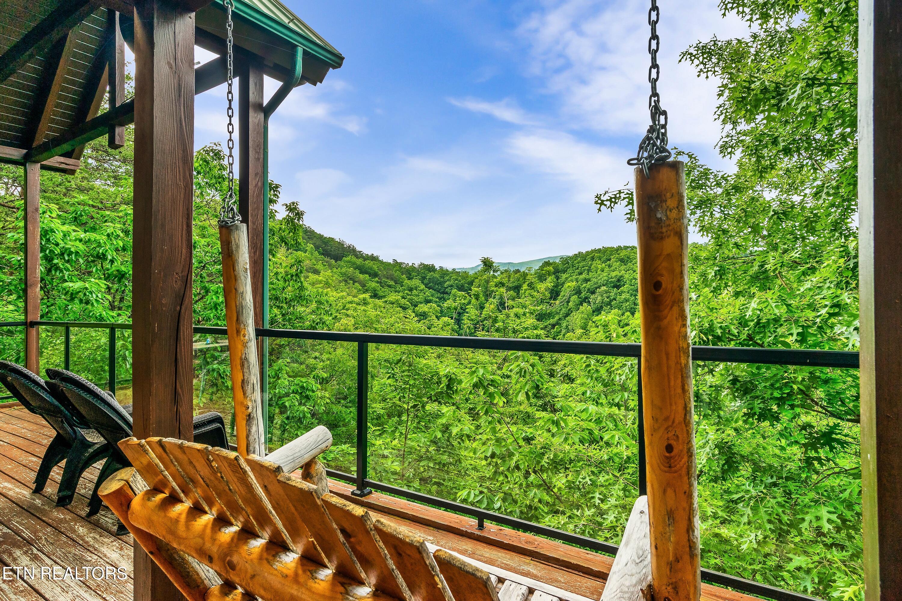 928 Falcon View Way Sevierville, TN 37862 - Photo 3 of 39 930F-10