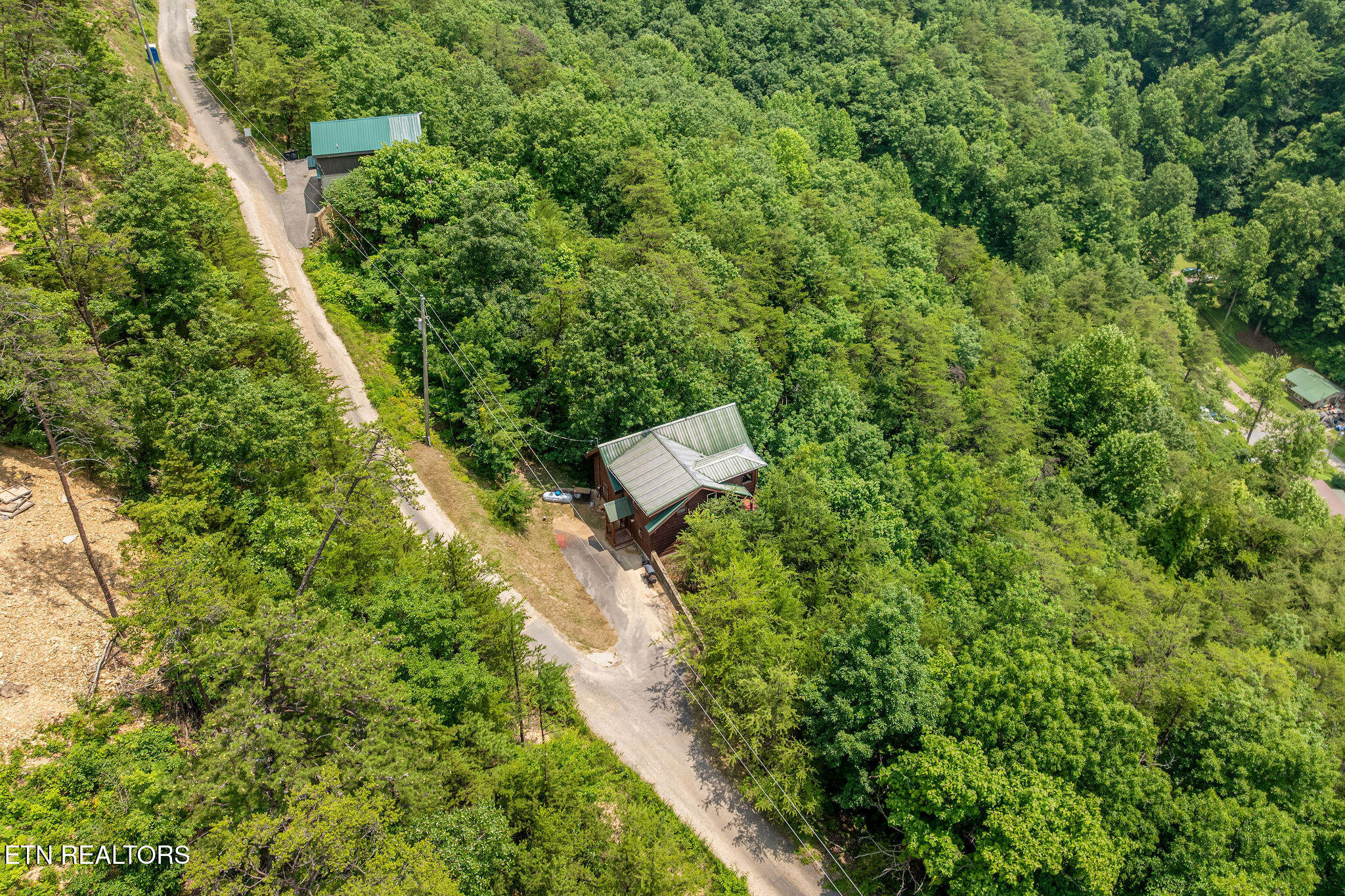 928 Falcon View Way Sevierville, TN 37862 - Photo 38 of 39 DJI_20250604142531_0065_D