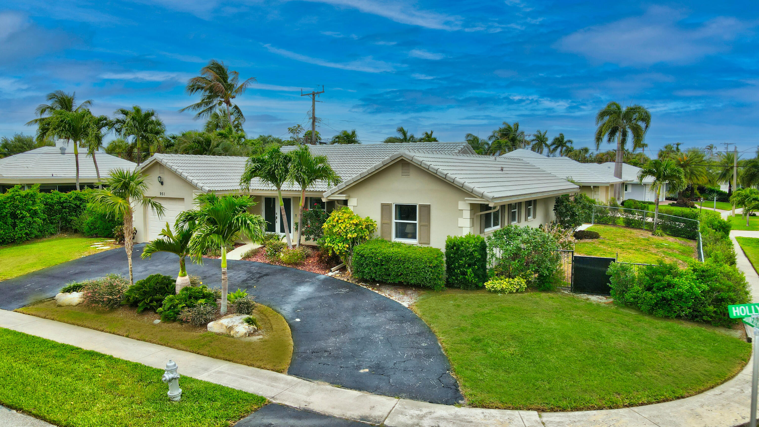951 Holly Lane Boca Raton, FL 33486 - Photo 3 of 41 Front of Home
