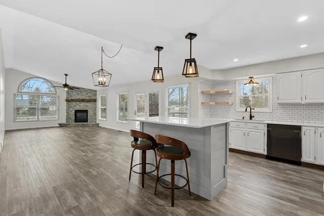 $450,000 | 61833 Bayshore Drive, Sturgis, MI 49091