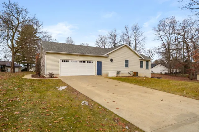 $450,000 | 61833 Bayshore Drive, Sturgis, MI 49091