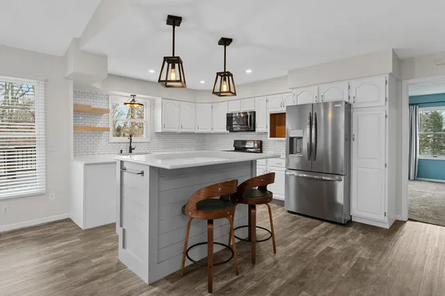 $450,000 | 61833 Bayshore Drive, Sturgis, MI 49091