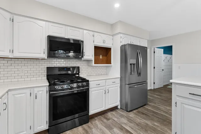 $450,000 | 61833 Bayshore Drive, Sturgis, MI 49091