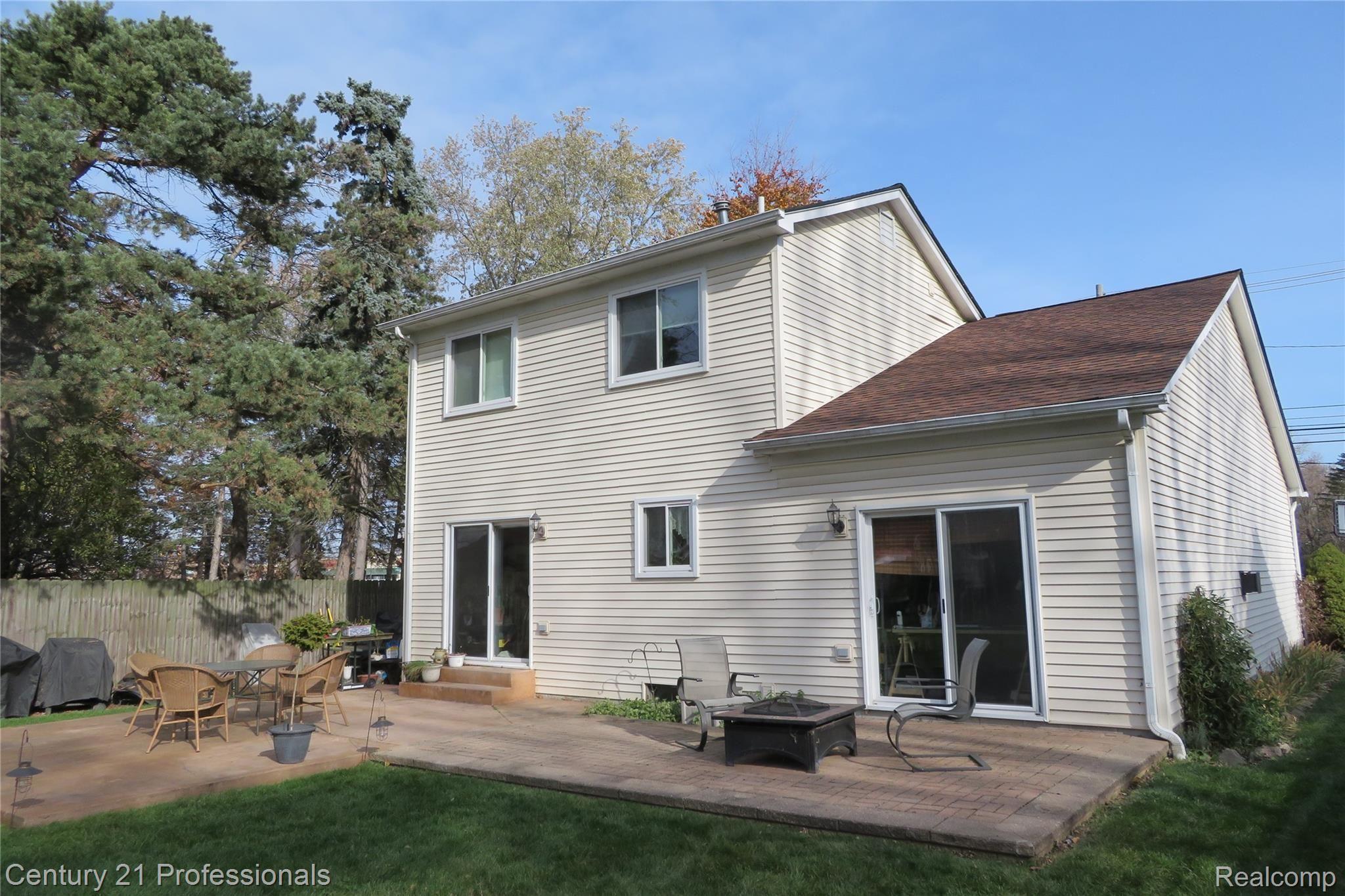 3070 Crooks Road Rochester, MI 48309 - Photo 14 of 17 Rear View