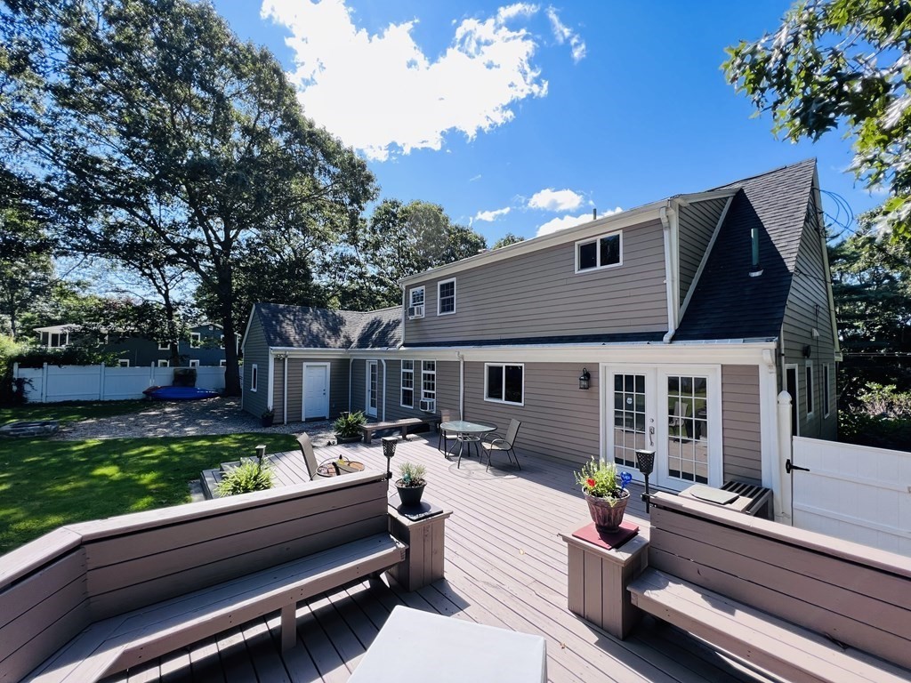 3 Windmill Road Bourne, MA 02532 - Photo 5 of 42 a house view with sitting space and garden view