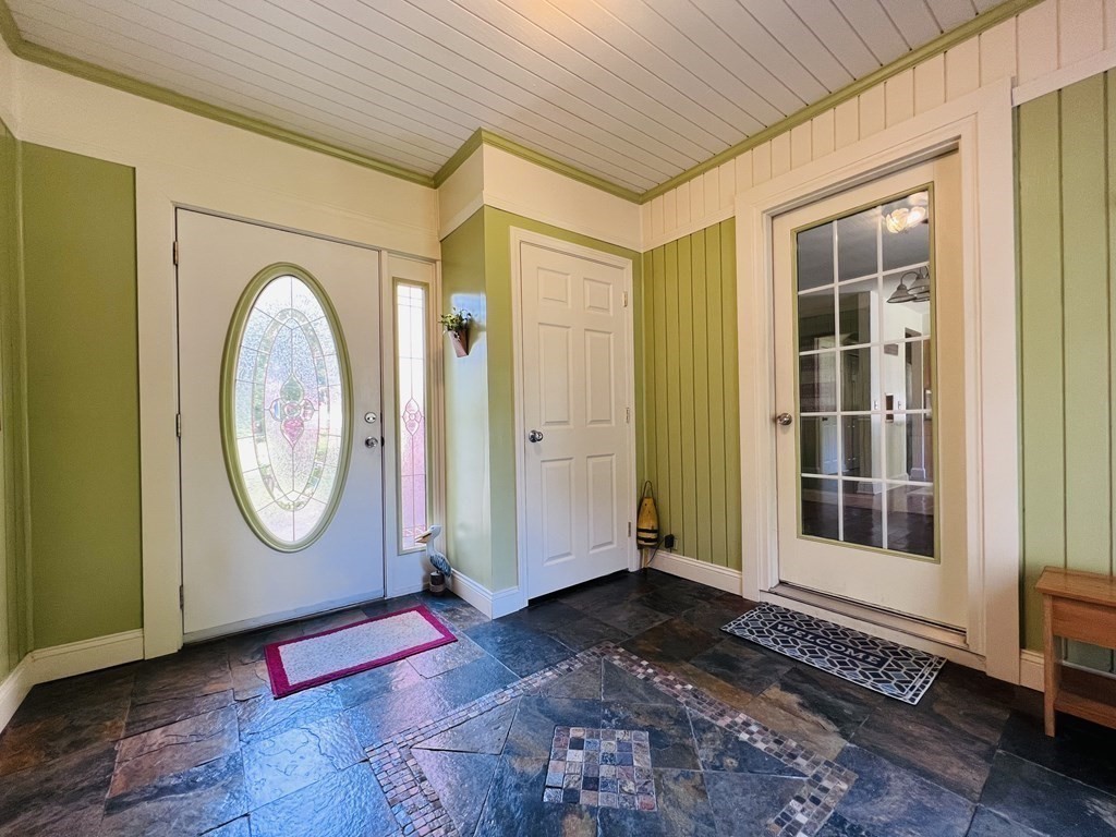 3 Windmill Road Bourne, MA 02532 - Photo 6 of 42 a view of a livingroom with furniture