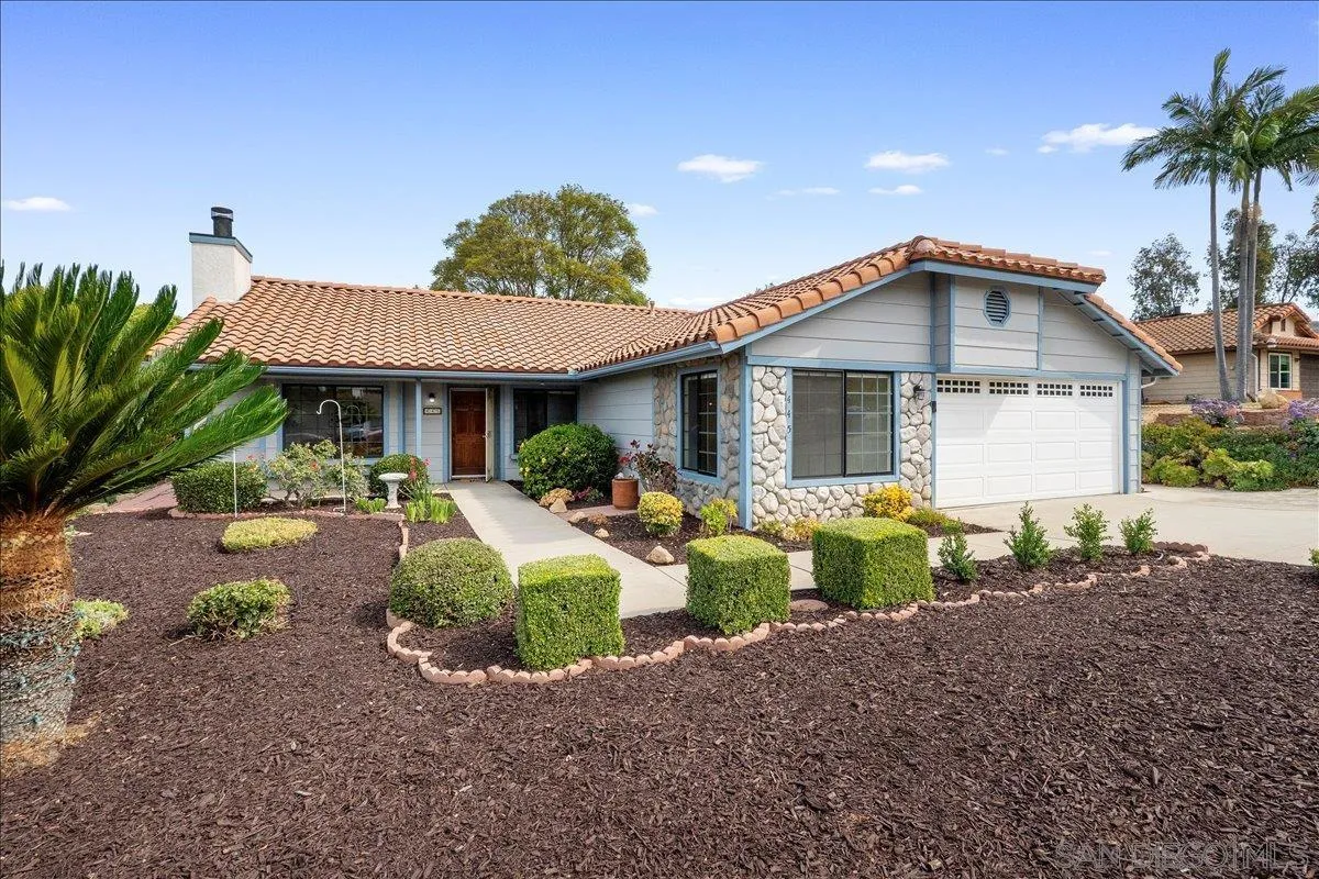445 Cancun Court Fallbrook, CA 92028 - Photo 2 of 28