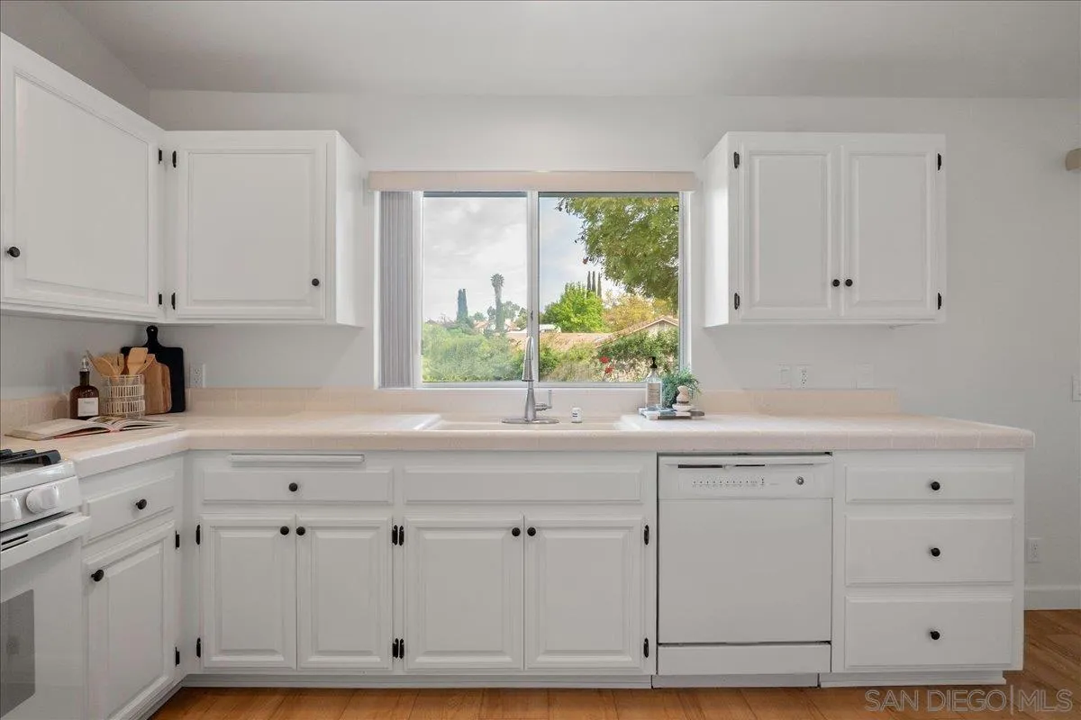 445 Cancun Court Fallbrook, CA 92028 - Photo 8 of 28