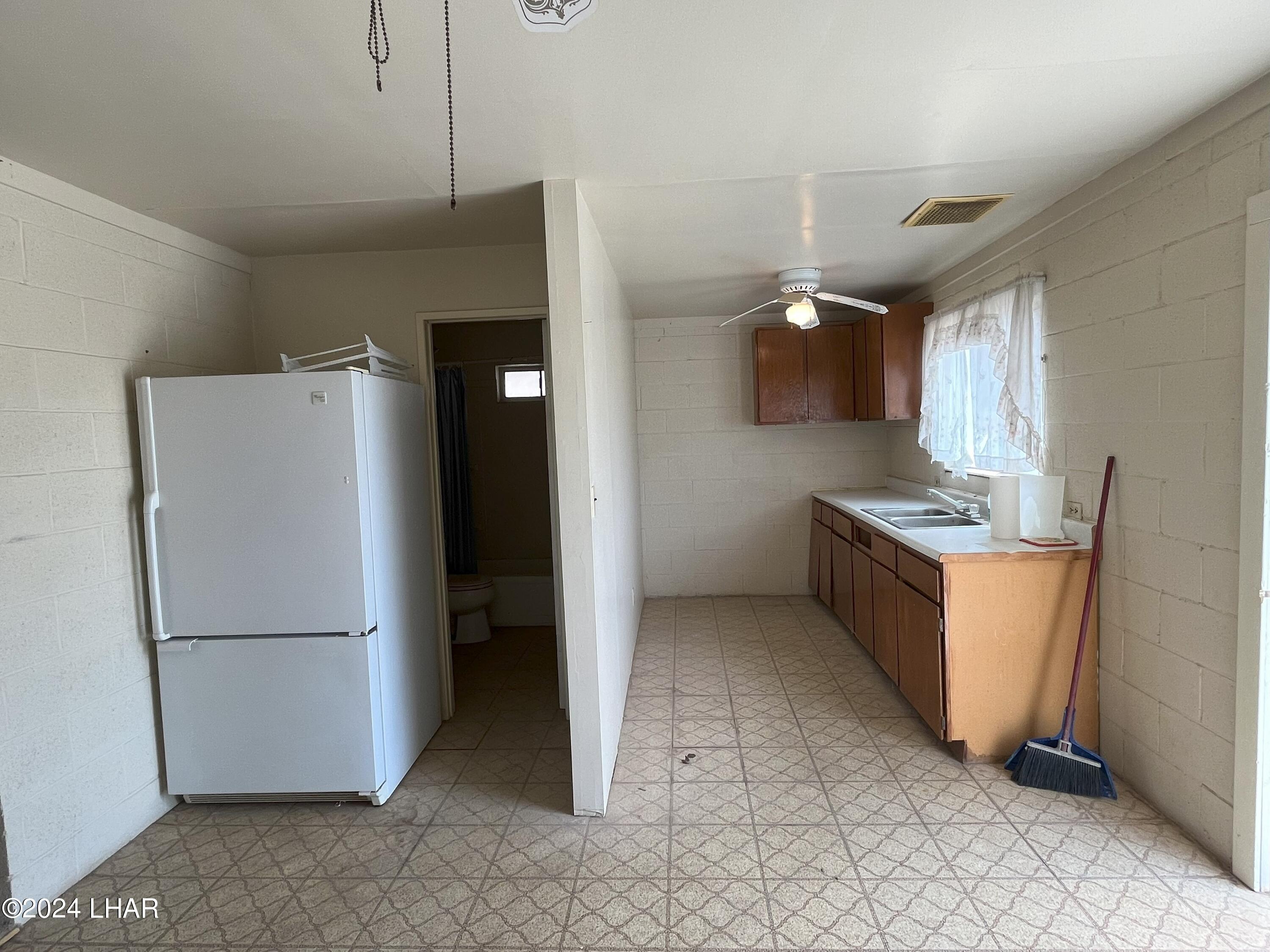 31921 Cienega Springs Road Parker, AZ 85344 - Photo 31 of 40 Casita - Kitchen